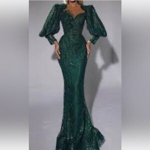 Elegant Green Evening Gown long sleeve